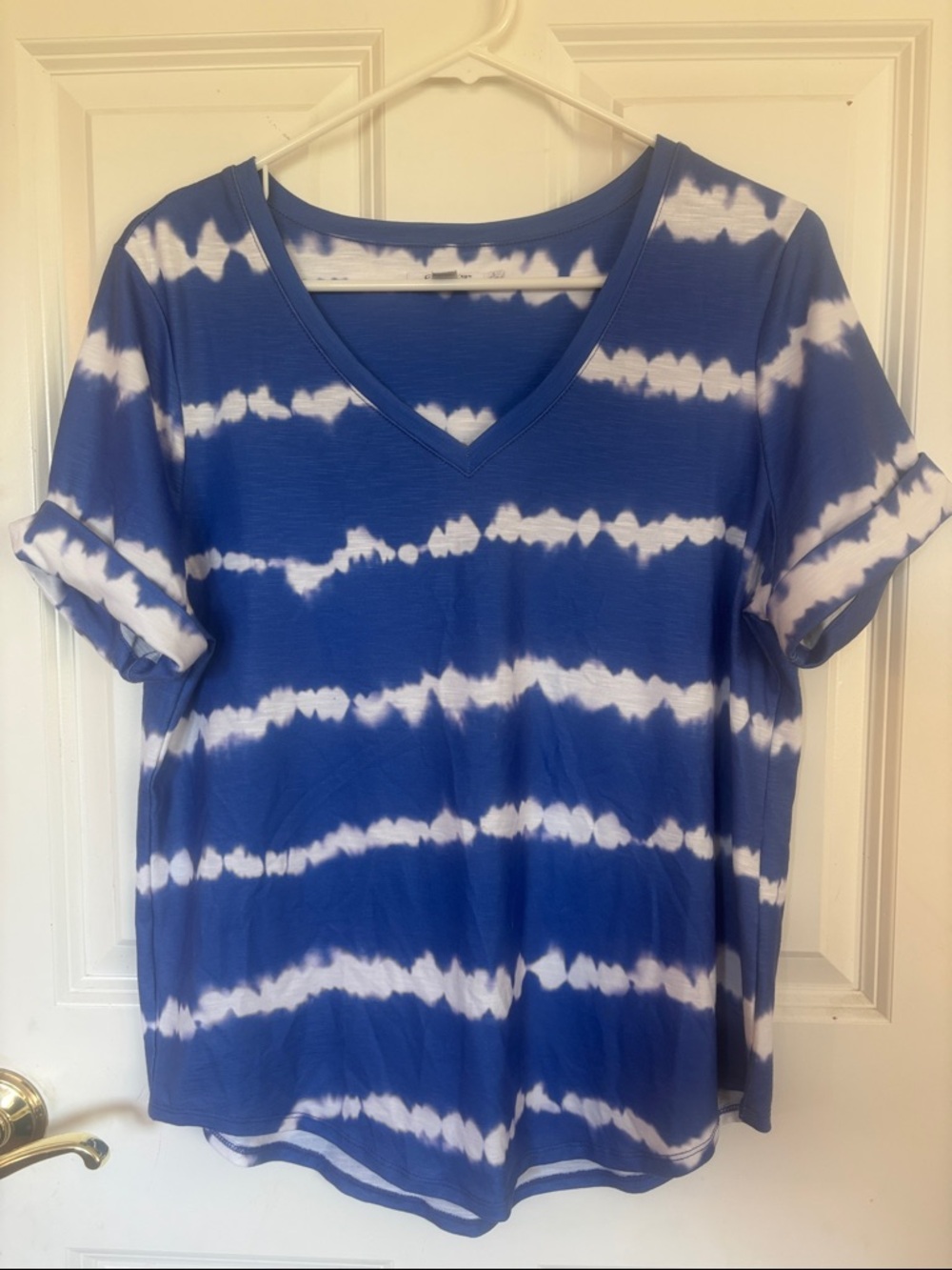 Chico's Blue and White Tie-Dye V-Neck Tee